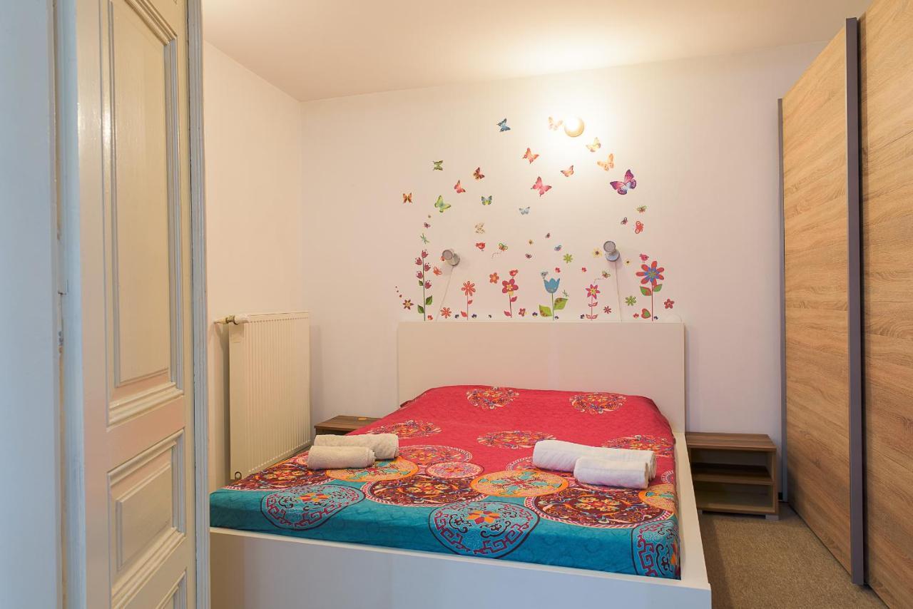 Center Walking Apartment And Room Bucureşti Eksteriør bilde