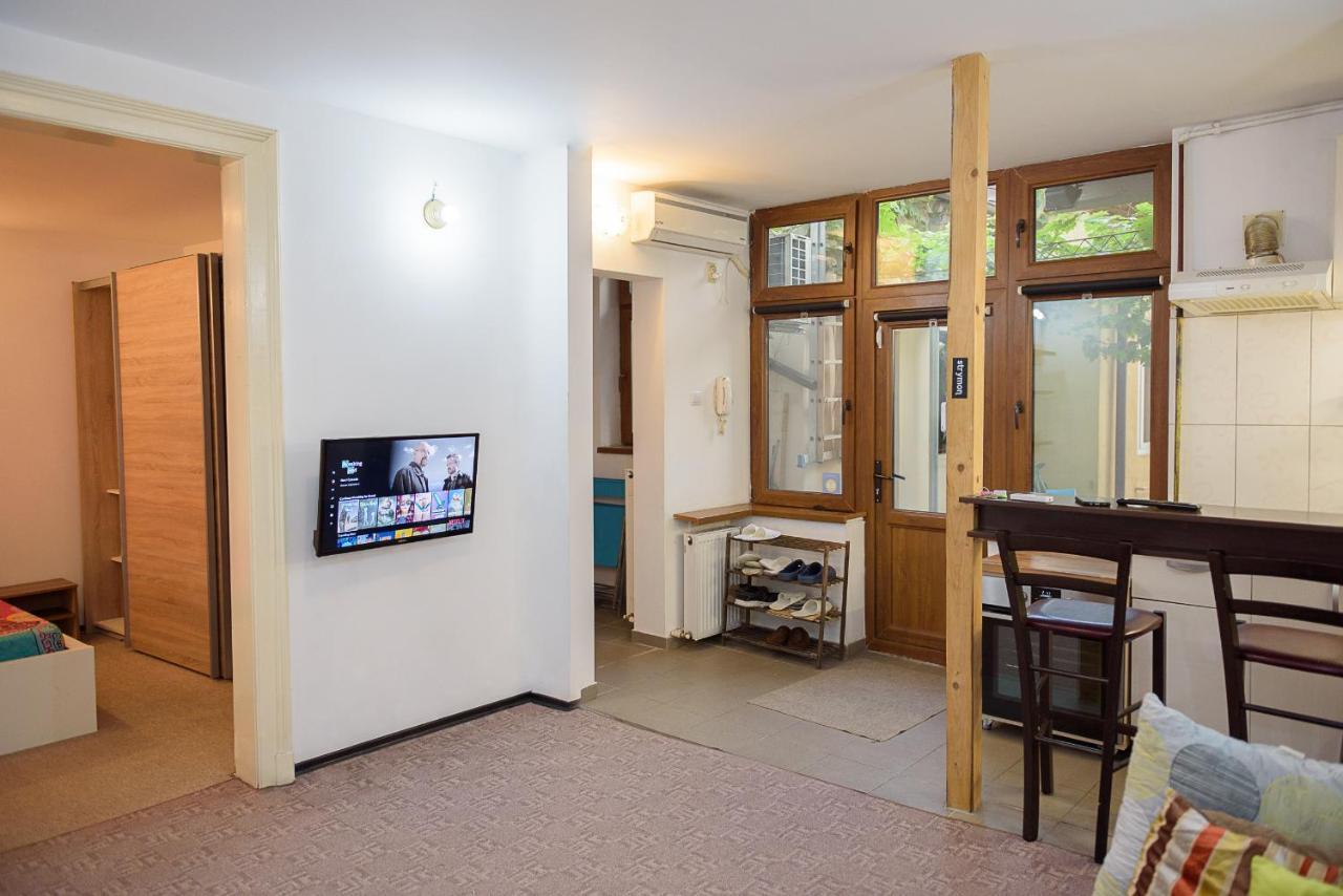 Center Walking Apartment And Room Bucureşti Eksteriør bilde